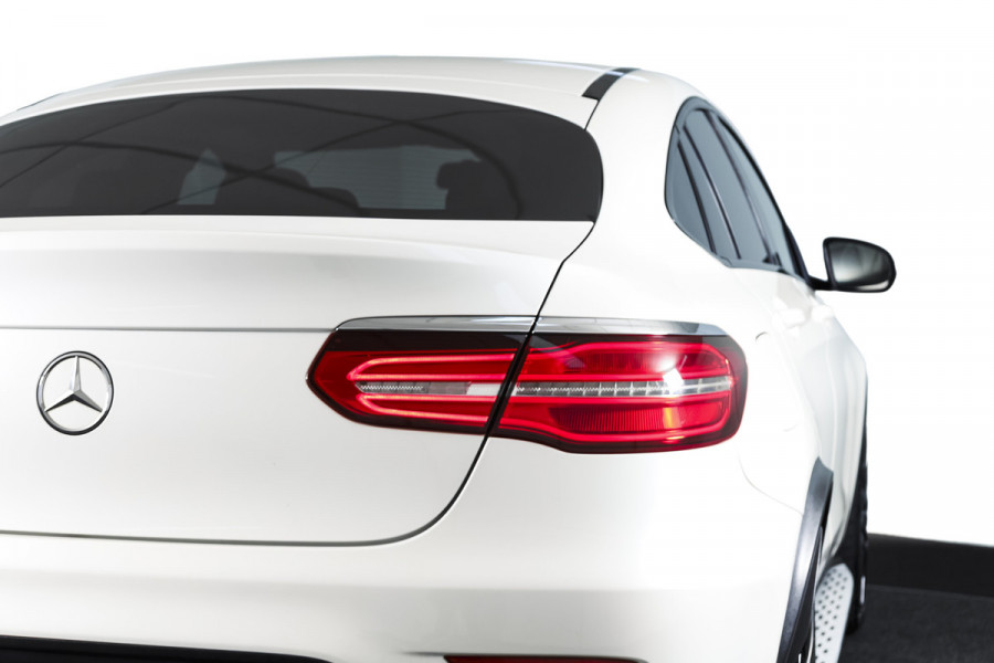 Mercedes-Benz GLC Coupé 250 4MATIC 211 PK Premium AMG Line | S/K-Panodak | Cruise | Stoelverw. | PDC | Camera | App. Connect | ECC | LM 21" |