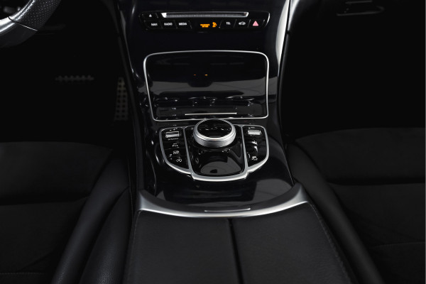 Mercedes-Benz GLC Coupé 250 4MATIC 211 PK Premium AMG Line | S/K-Panodak | Cruise | Stoelverw. | PDC | Camera | App. Connect | ECC | LM 21" |
