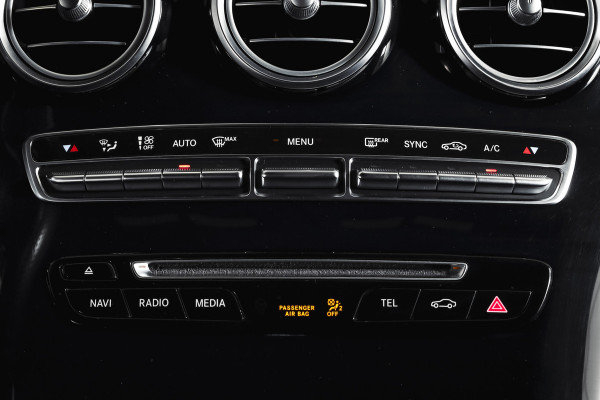 Mercedes-Benz GLC Coupé 250 4MATIC 211 PK Premium AMG Line | S/K-Panodak | Cruise | Stoelverw. | PDC | Camera | App. Connect | ECC | LM 21" |
