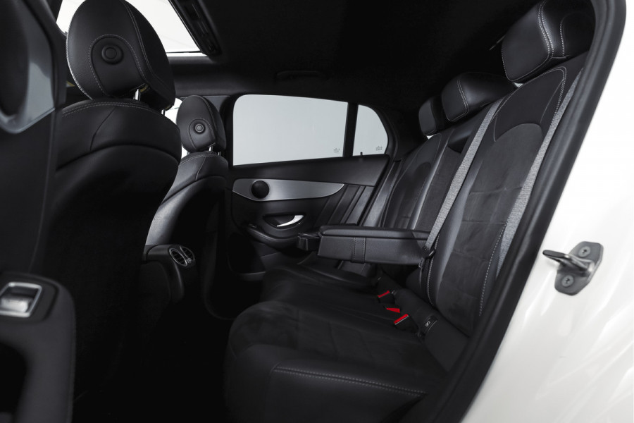 Mercedes-Benz GLC Coupé 250 4MATIC 211 PK Premium AMG Line | S/K-Panodak | Cruise | Stoelverw. | PDC | Camera | App. Connect | ECC | LM 21" |