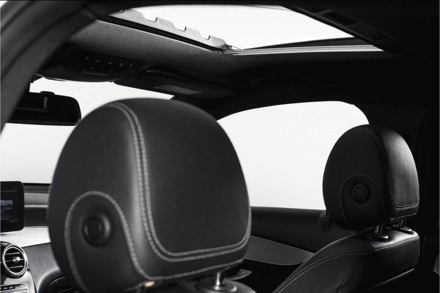 Mercedes-Benz GLC Coupé 250 4MATIC 211 PK Premium AMG Line | S/K-Panodak | Cruise | Stoelverw. | PDC | Camera | App. Connect | ECC | LM 21" |