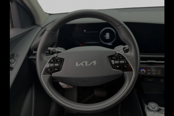 Kia Niro EV DynamicLine 64.8 kWh SOH 99% (NL-auto, 1e Eig, Dealer OndH, Navi, Carplay, Camera, ParkeerS, Lane Assist, ActiveC, Etc