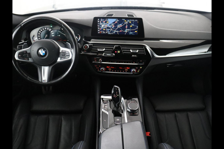 BMW 5 Serie Touring 530i xDrive M-sport High Executive | Leder | Camera | Harman/kardon | Park assist | Cruise control | Full LED | Bluetooth | Sfeerverlichting |