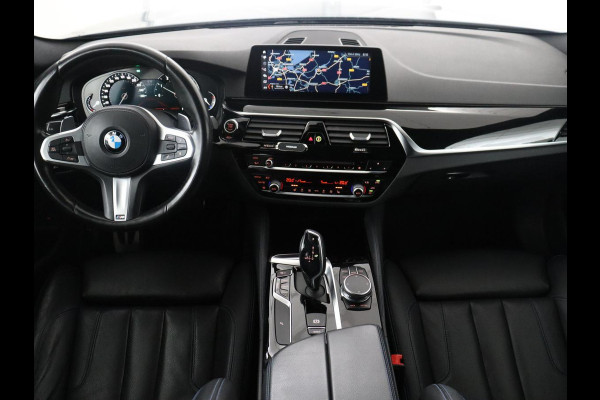 BMW 5 Serie Touring 530i xDrive M-sport High Executive | Leder | Camera | Harman/kardon | Park assist | Cruise control | Full LED | Bluetooth | Sfeerverlichting |