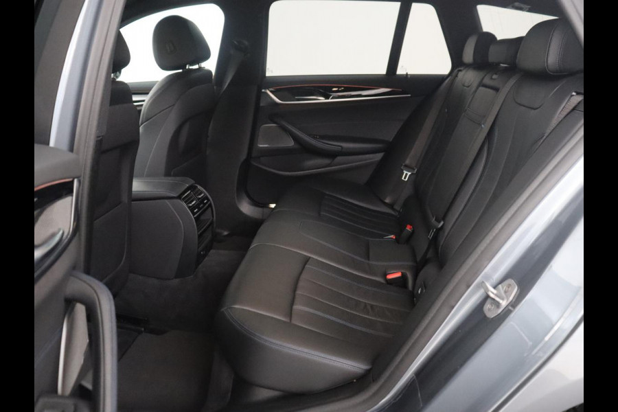 BMW 5 Serie Touring 530i xDrive M-sport High Executive | Leder | Camera | Harman/kardon | Park assist | Cruise control | Full LED | Bluetooth | Sfeerverlichting |