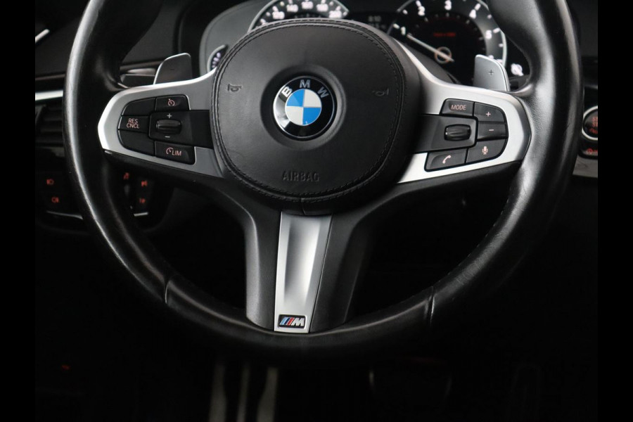 BMW 5 Serie Touring 530i xDrive M-sport High Executive | Leder | Camera | Harman/kardon | Park assist | Cruise control | Full LED | Bluetooth | Sfeerverlichting |