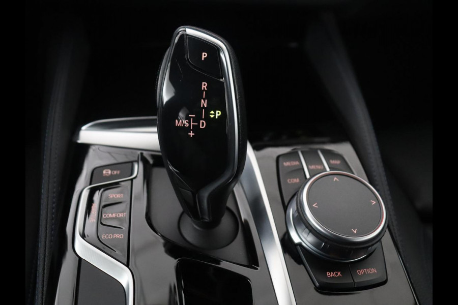 BMW 5 Serie Touring 530i xDrive M-sport High Executive | Leder | Camera | Harman/kardon | Park assist | Cruise control | Full LED | Bluetooth | Sfeerverlichting |