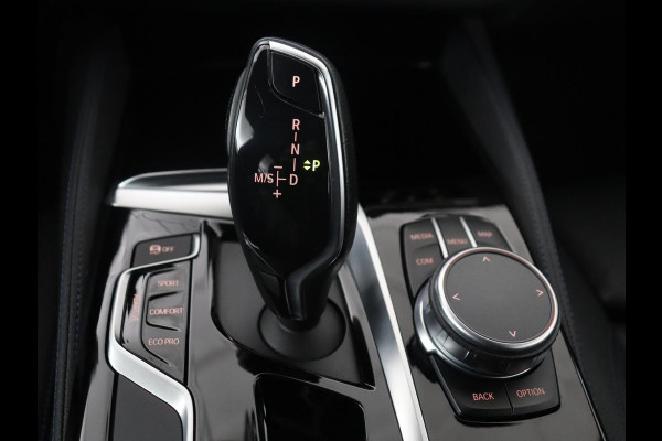 BMW 5 Serie Touring 530i xDrive M-sport High Executive | Leder | Camera | Harman/kardon | Park assist | Cruise control | Full LED | Bluetooth | Sfeerverlichting |