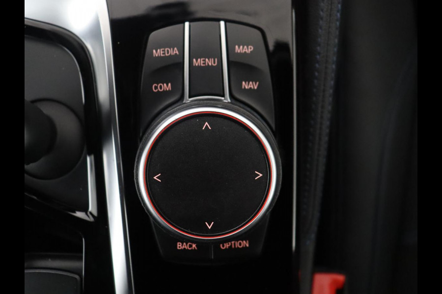 BMW 5 Serie Touring 530i xDrive M-sport High Executive | Leder | Camera | Harman/kardon | Park assist | Cruise control | Full LED | Bluetooth | Sfeerverlichting |
