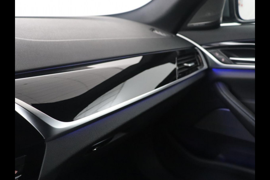 BMW 5 Serie Touring 530i xDrive M-sport High Executive | Leder | Camera | Harman/kardon | Park assist | Cruise control | Full LED | Bluetooth | Sfeerverlichting |