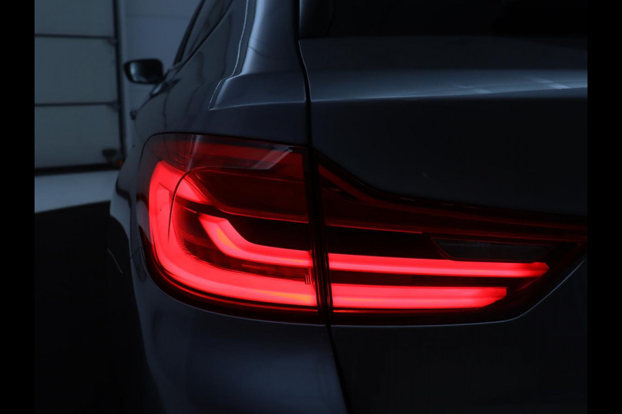 BMW 5 Serie Touring 530i xDrive M-sport High Executive | Leder | Camera | Harman/kardon | Park assist | Cruise control | Full LED | Bluetooth | Sfeerverlichting |