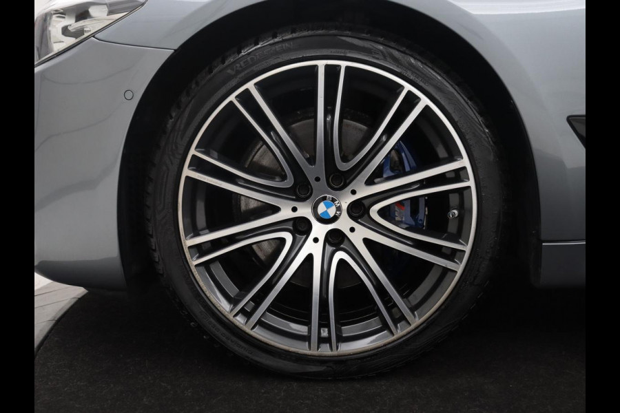 BMW 5 Serie Touring 530i xDrive M-sport High Executive | Leder | Camera | Harman/kardon | Park assist | Cruise control | Full LED | Bluetooth | Sfeerverlichting |