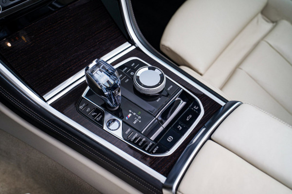 BMW 8 Serie M850i xDrive High Executive | Head Up Display | Bowers & Wilkins | 360 Camera | Laser | Stoelverkoeling