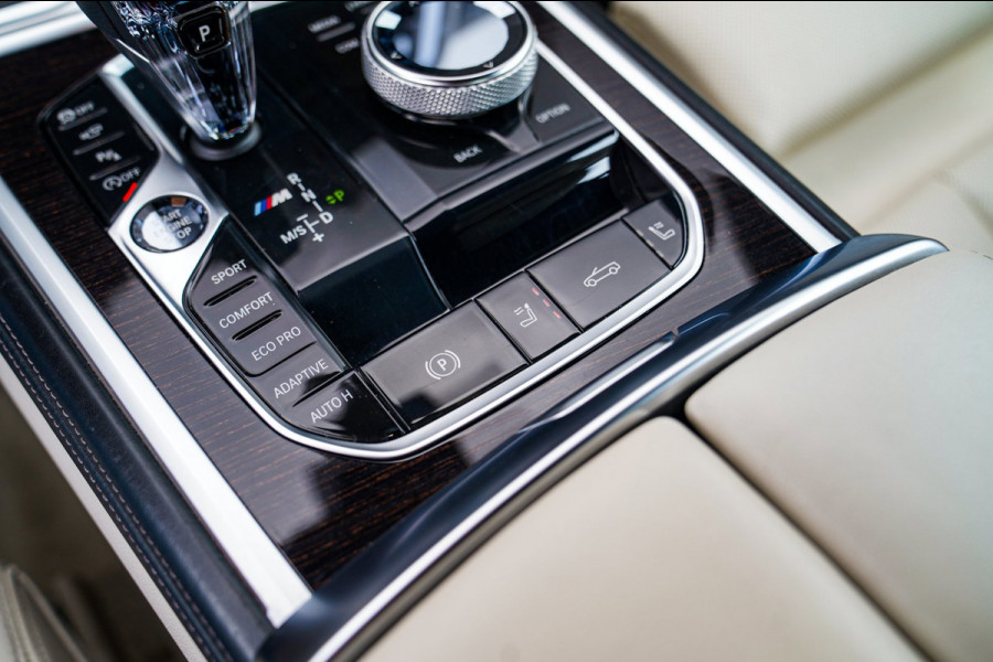 BMW 8 Serie M850i xDrive High Executive | Head Up Display | Bowers & Wilkins | 360 Camera | Laser | Stoelverkoeling