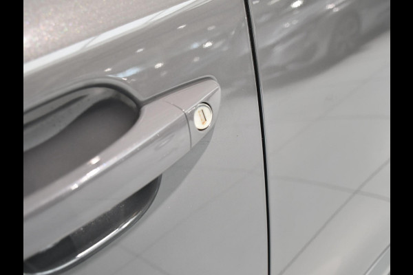 Peugeot 2008 1.2 Hybrid 145 GT .
