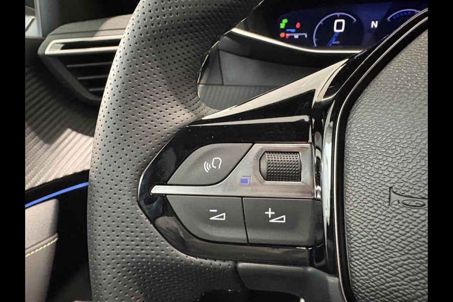 Peugeot 2008 1.2 Hybrid 145 GT .