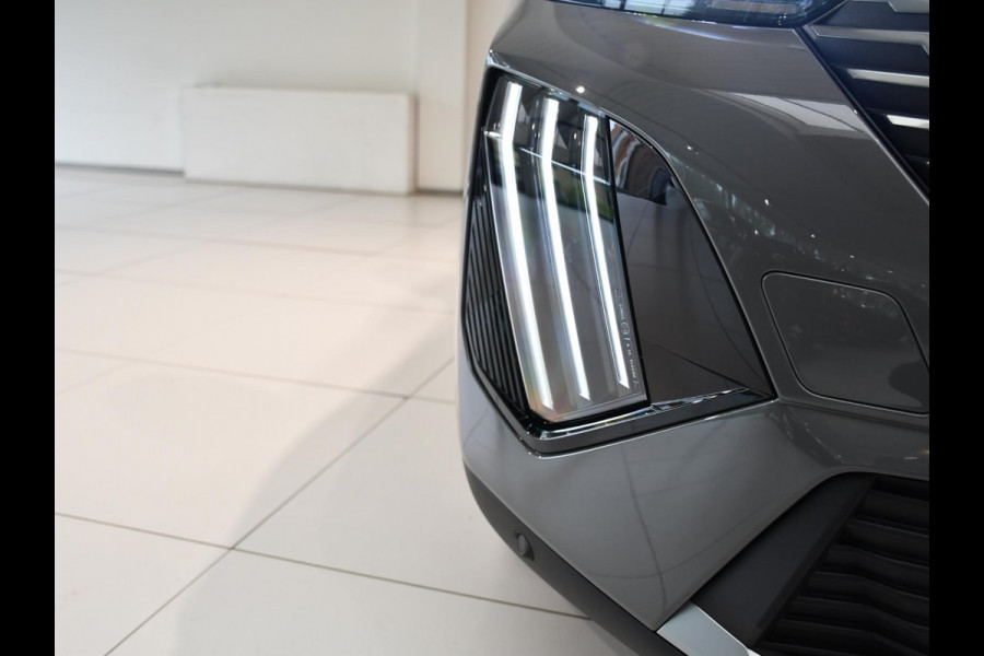 Peugeot 2008 1.2 Hybrid 145 GT .