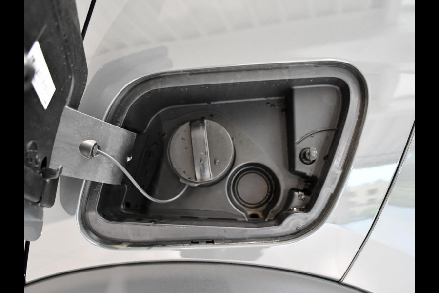 Peugeot 2008 1.2 Hybrid 145 GT .