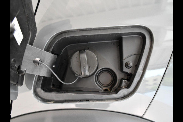 Peugeot 2008 1.2 Hybrid 145 GT .