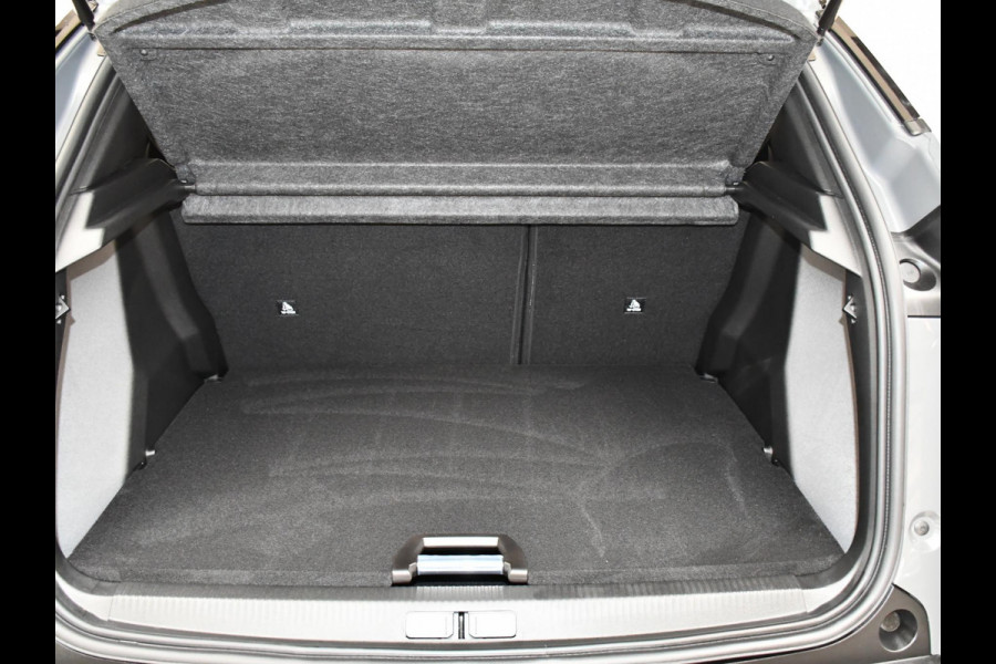 Peugeot 2008 1.2 Hybrid 145 GT .