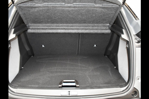 Peugeot 2008 1.2 Hybrid 145 GT .
