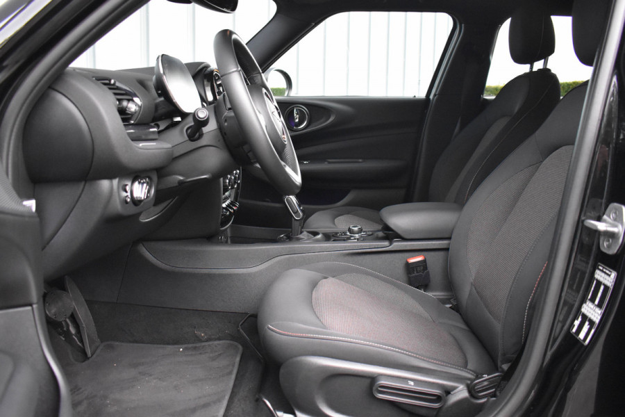 MINI Clubman 1.5 One Aut. | Xenon/LED | Stoelverwarming | Keyless | Navi | DAB | Black Pack