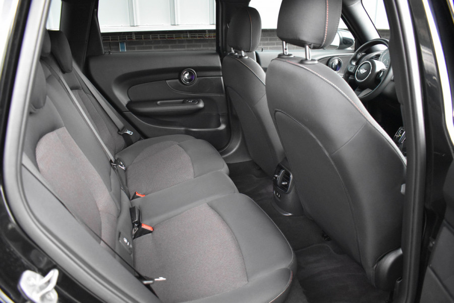 MINI Clubman 1.5 One Aut. | Xenon/LED | Stoelverwarming | Keyless | Navi | DAB | Black Pack