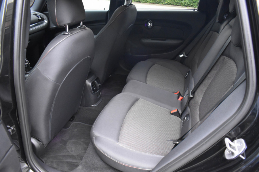MINI Clubman 1.5 One Aut. | Xenon/LED | Stoelverwarming | Keyless | Navi | DAB | Black Pack