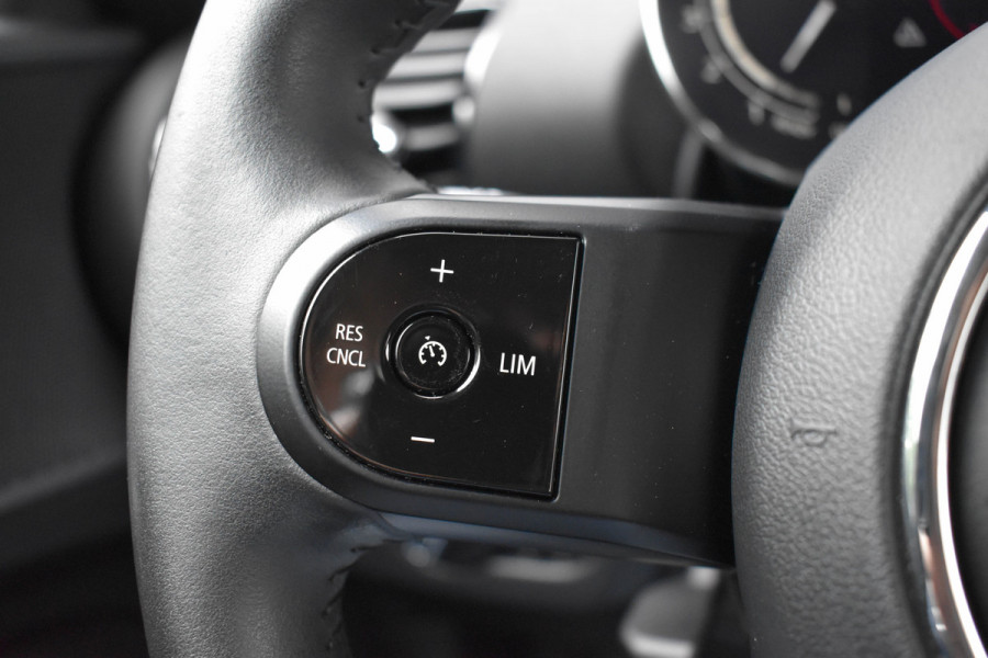 MINI Clubman 1.5 One Aut. | Xenon/LED | Stoelverwarming | Keyless | Navi | DAB | Black Pack