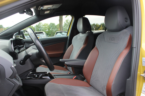 Volkswagen ID.4 Life 77 kWh / SoH 93,9% / Trekhaak / Camera / Apple CarPlay / DAB / 20'' / LED / Alcantara / Stoelverwarming / ACC