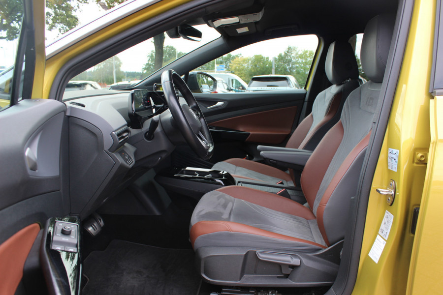 Volkswagen ID.4 Life 77 kWh / SoH 93,9% / Trekhaak / Camera / Apple CarPlay / DAB / 20'' / LED / Alcantara / Stoelverwarming / ACC