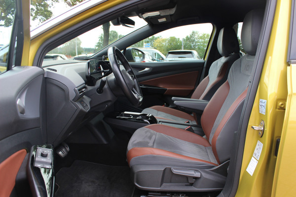 Volkswagen ID.4 Life 77 kWh / SoH 93,9% / Trekhaak / Camera / Apple CarPlay / DAB / 20'' / LED / Alcantara / Stoelverwarming / ACC