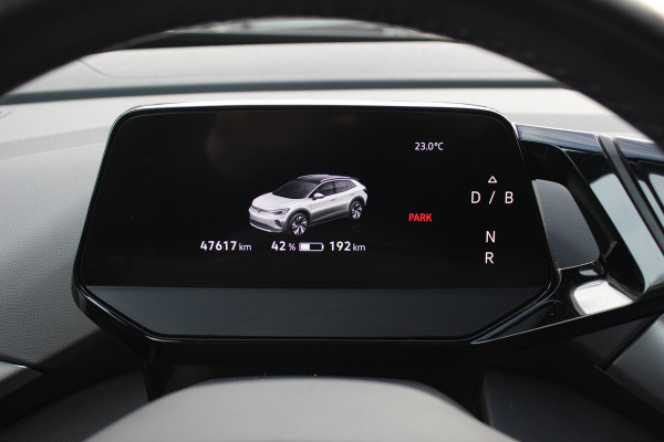 Volkswagen ID.4 Life 77 kWh / SoH 93,9% / Trekhaak / Camera / Apple CarPlay / DAB / 20'' / LED / Alcantara / Stoelverwarming / ACC