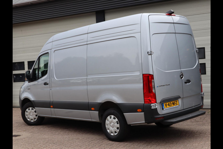 Mercedes-Benz eSprinter 314 56 kWh L2H2 RWD - New Model - LED - Winter pakket