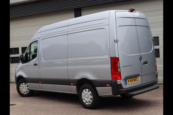 Mercedes-Benz eSprinter 314 56 kWh L2H2 RWD - New Model - LED - Winter pakket