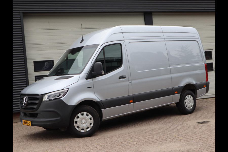 Mercedes-Benz eSprinter 314 56 kWh L2H2 RWD - New Model - LED - Winter pakket