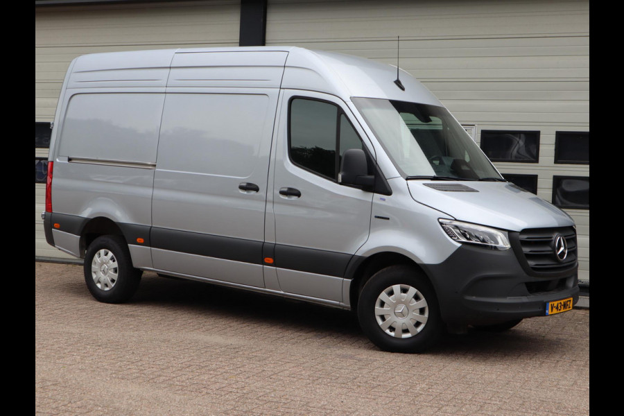 Mercedes-Benz eSprinter 314 56 kWh L2H2 RWD - New Model - LED - Winter pakket