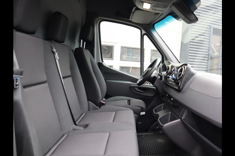 Mercedes-Benz eSprinter 314 56 kWh L2H2 RWD - New Model - LED - Winter pakket