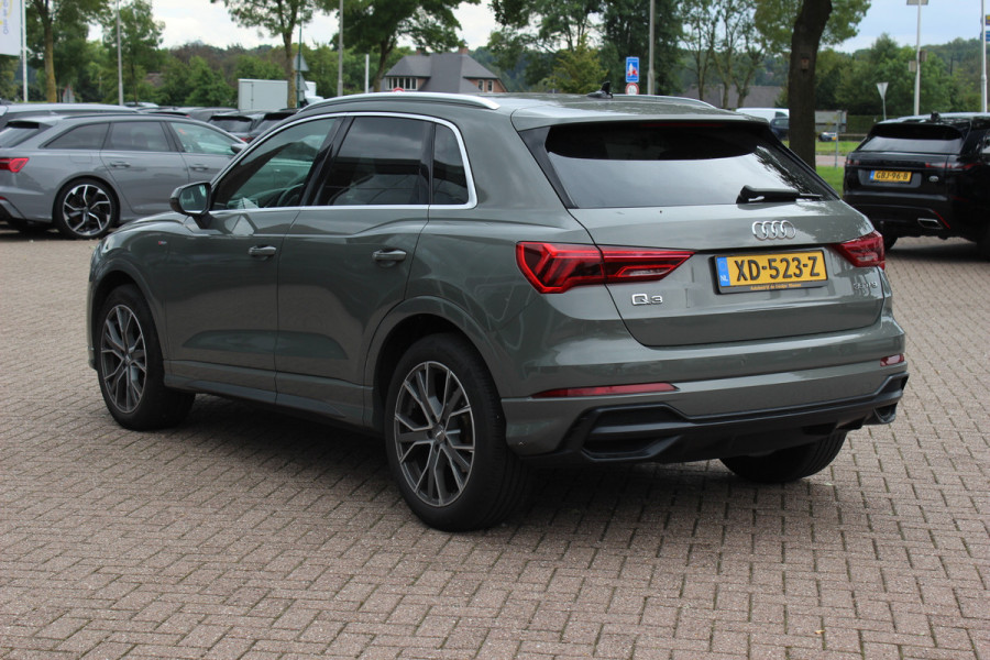 Audi Q3 35 TFSI S Line / CarPlay / Parkeerhulp V+A / 18'' / Sfeerverlichting / Elektr. stoelen / Matrix LED / Virtual Cockpit / Cruise Control