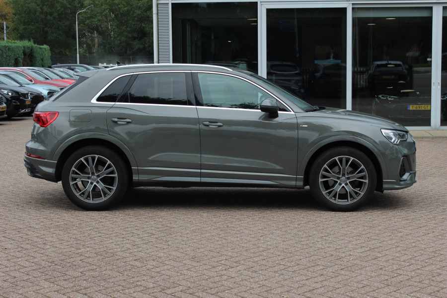 Audi Q3 35 TFSI S Line / CarPlay / Parkeerhulp V+A / 18'' / Sfeerverlichting / Elektr. stoelen / Matrix LED / Virtual Cockpit / Cruise Control