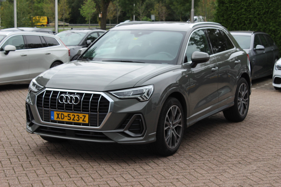 Audi Q3 35 TFSI S Line / CarPlay / Parkeerhulp V+A / 18'' / Sfeerverlichting / Elektr. stoelen / Matrix LED / Virtual Cockpit / Cruise Control
