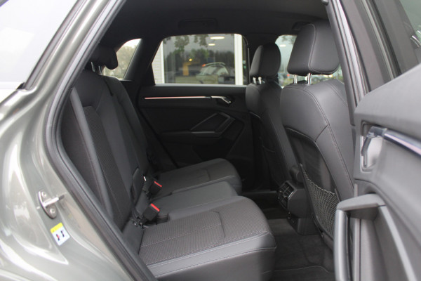 Audi Q3 35 TFSI S Line / CarPlay / Parkeerhulp V+A / 18'' / Sfeerverlichting / Elektr. stoelen / Matrix LED / Virtual Cockpit / Cruise Control