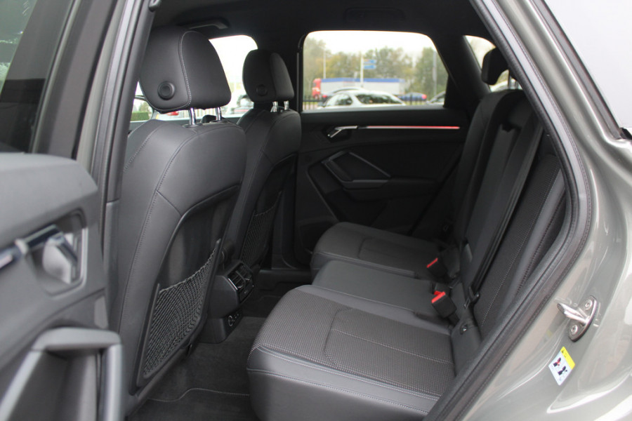 Audi Q3 35 TFSI S Line / CarPlay / Parkeerhulp V+A / 18'' / Sfeerverlichting / Elektr. stoelen / Matrix LED / Virtual Cockpit / Cruise Control