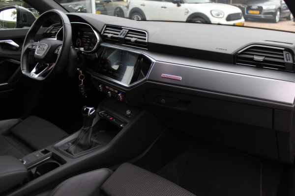Audi Q3 35 TFSI S Line / CarPlay / Parkeerhulp V+A / 18'' / Sfeerverlichting / Elektr. stoelen / Matrix LED / Virtual Cockpit / Cruise Control