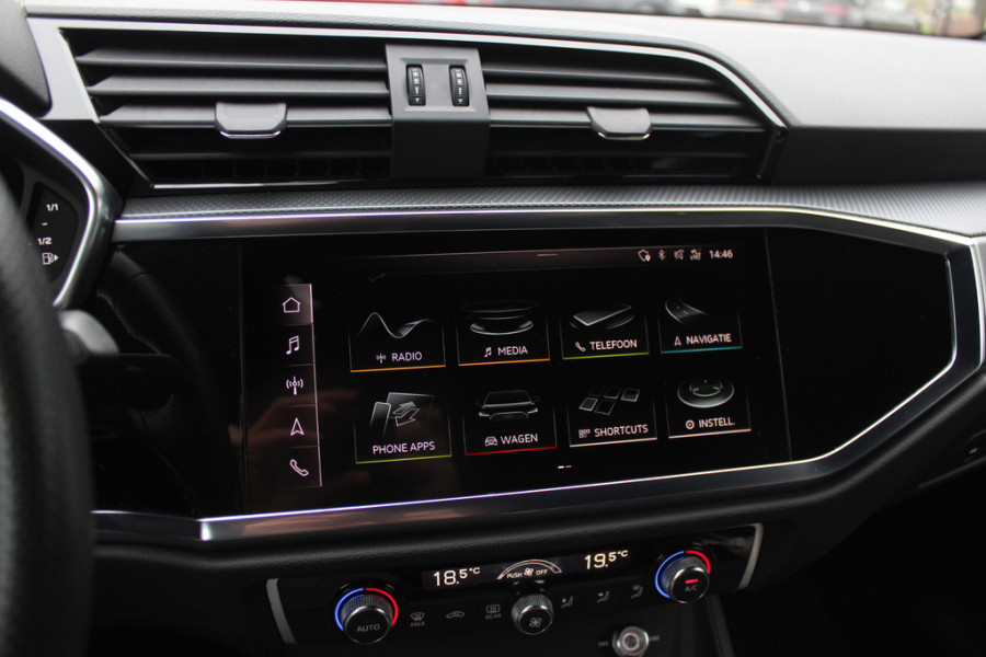 Audi Q3 35 TFSI S Line / CarPlay / Parkeerhulp V+A / 18'' / Sfeerverlichting / Elektr. stoelen / Matrix LED / Virtual Cockpit / Cruise Control