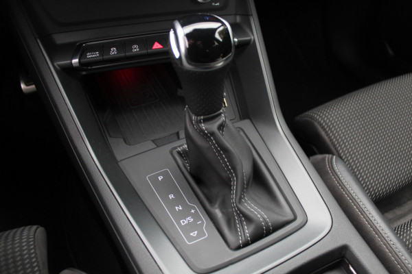 Audi Q3 35 TFSI S Line / CarPlay / Parkeerhulp V+A / 18'' / Sfeerverlichting / Elektr. stoelen / Matrix LED / Virtual Cockpit / Cruise Control