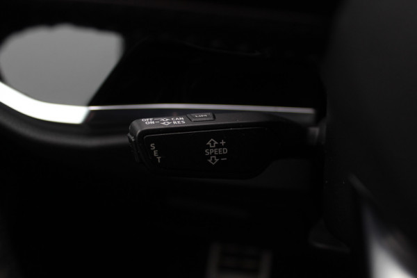 Audi Q3 35 TFSI S Line / CarPlay / Parkeerhulp V+A / 18'' / Sfeerverlichting / Elektr. stoelen / Matrix LED / Virtual Cockpit / Cruise Control