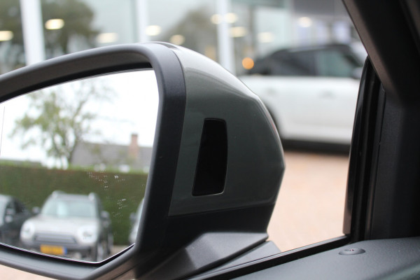Audi Q3 35 TFSI S Line / CarPlay / Parkeerhulp V+A / 18'' / Sfeerverlichting / Elektr. stoelen / Matrix LED / Virtual Cockpit / Cruise Control