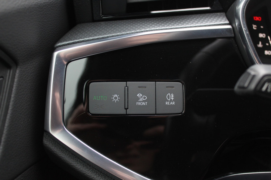 Audi Q3 35 TFSI S Line / CarPlay / Parkeerhulp V+A / 18'' / Sfeerverlichting / Elektr. stoelen / Matrix LED / Virtual Cockpit / Cruise Control