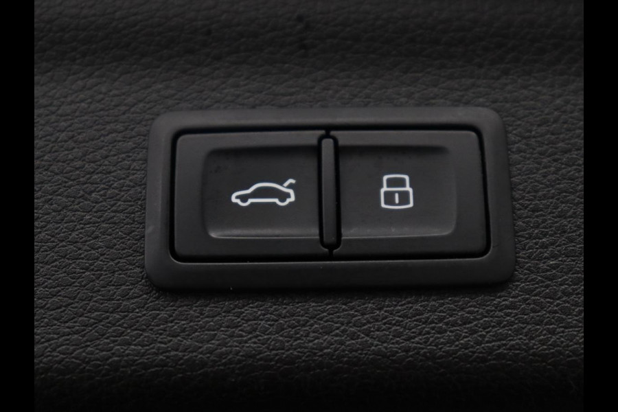 Audi Q3 35 TFSI S edition | Leder | Virtual Dashboard | Carplay | Stoelverwarming | Climate control | Cruise control | Camera | Park assist | Navigatie |